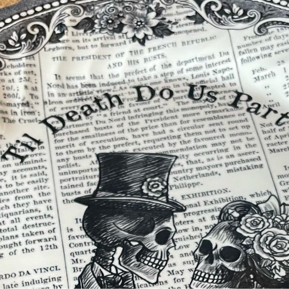 NWOT Queen’s Gothic Skeleton Bride & Groom Wedding Couple Til Death Plate - Picture 9 of 10